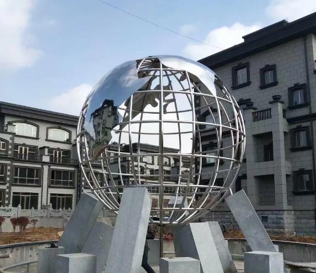 青島不銹鋼雕塑應(yīng)用